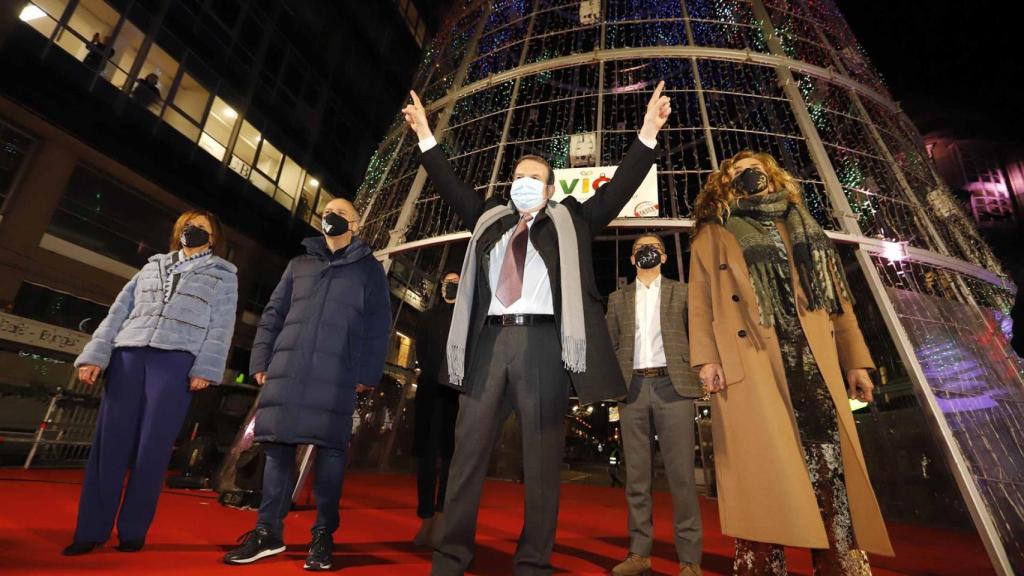 El alcalde de Vigo, Abel Caballero, durante el acto de encendido del alumbrado de la Navidad 2020, en Vigo.