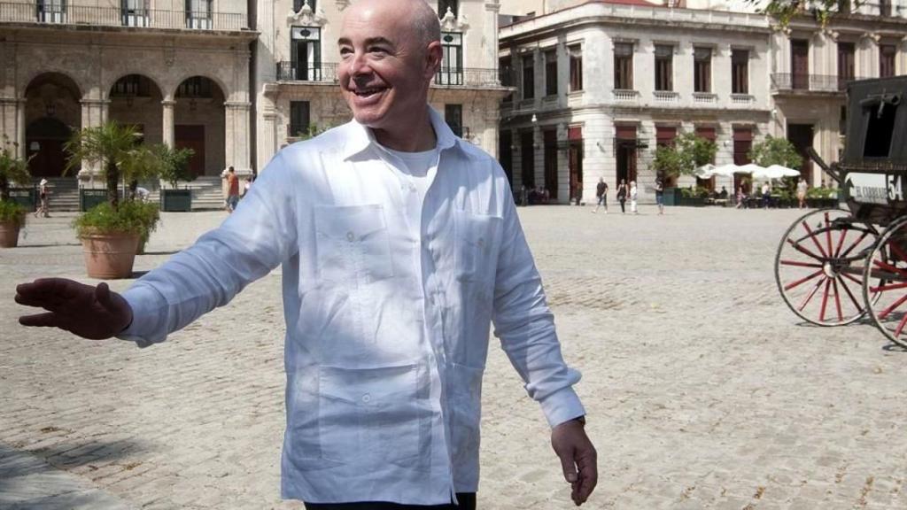 Alejandro Mayorkas en su visita a Cuba en 2015.