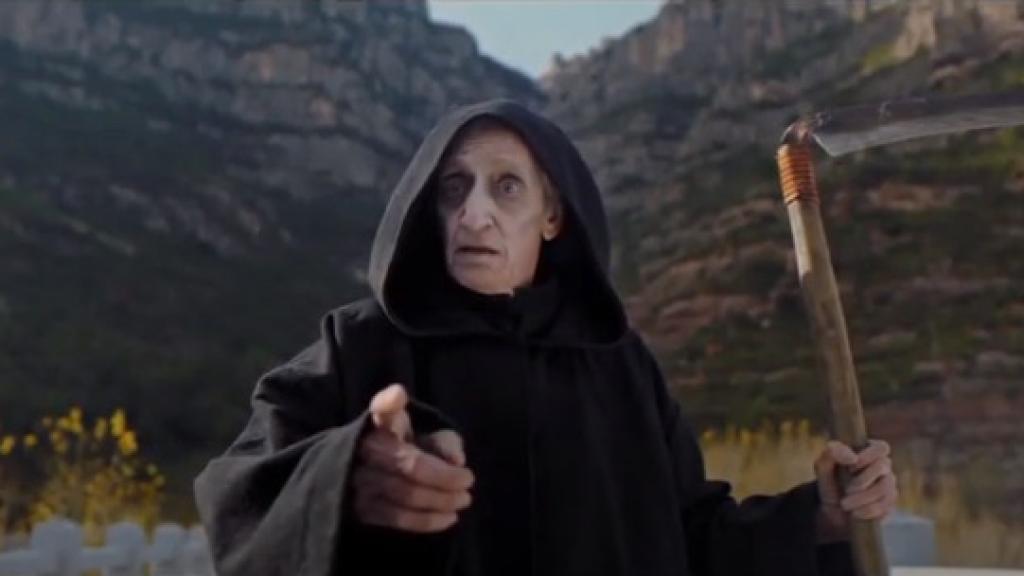 El actor Quique San Francisco interpretando a la muerte en un fotograma del anuncio.