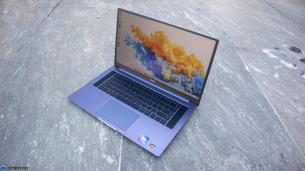 Imita al MacBook Pro pero no es una mala idea.