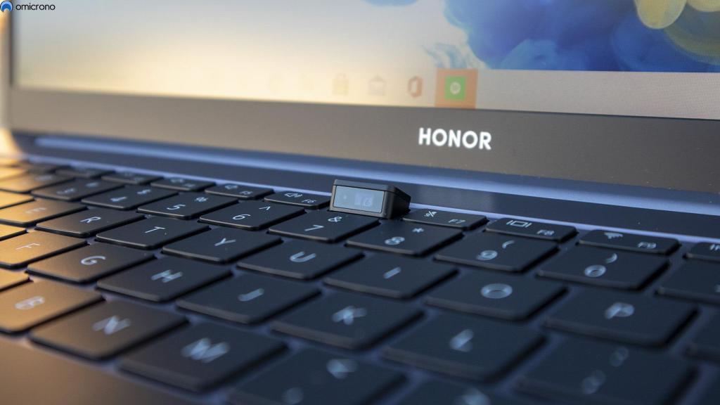 La cámara se puede esconder en el teclado.