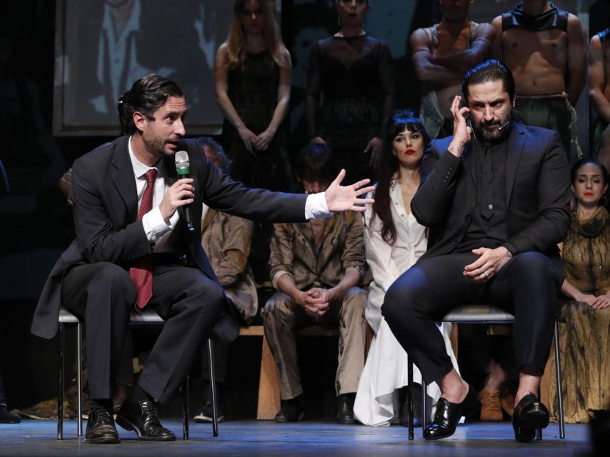 Cándido Conde-Pumpido y Rafael Amargo en el teatro La Latina este viernes por la noche.