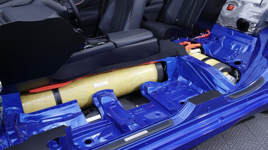 Depósito de hidrógeno dentro de un coche.