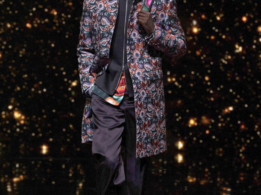 Dior renueva el armario masculino con estampados psicodélicos.
