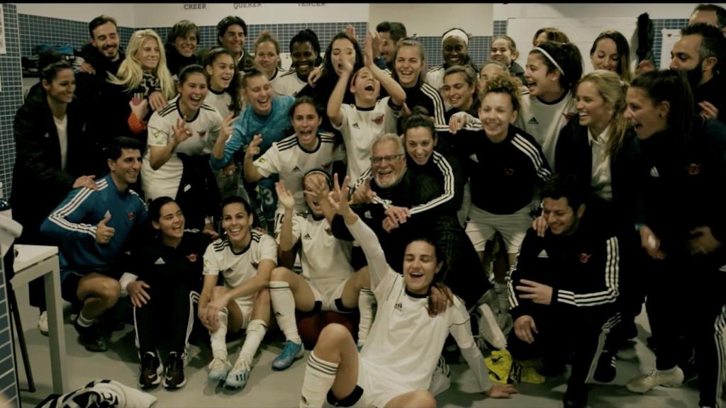 La plantilla del CD Tacón, de celebración