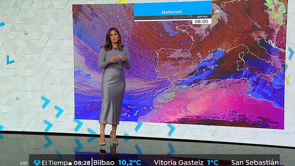 Mercedes Martín presentando 'El Tiempo' de Antena 3.