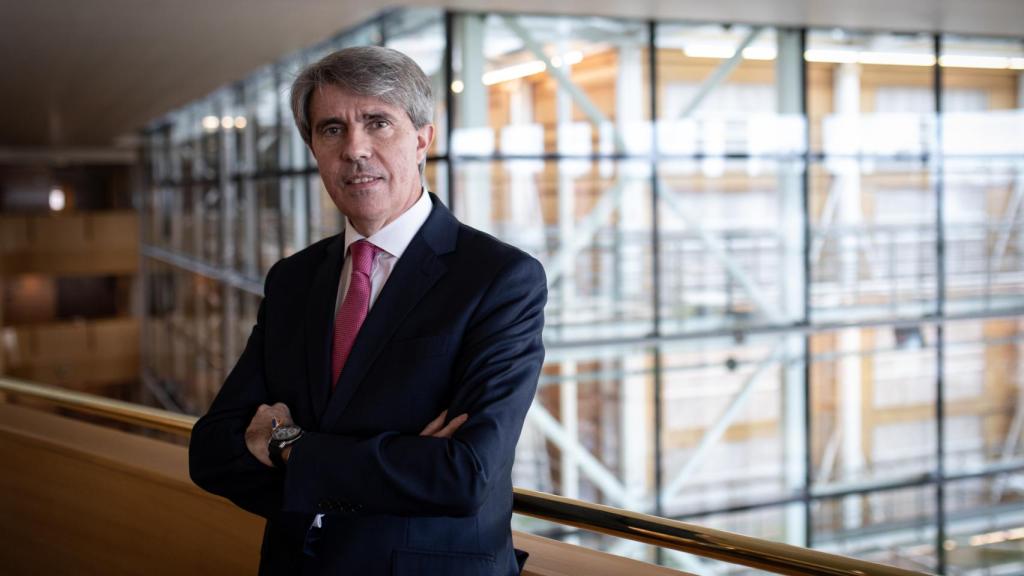 Ángel Garrido, en los pasillos de la Asamblea de Madrid.