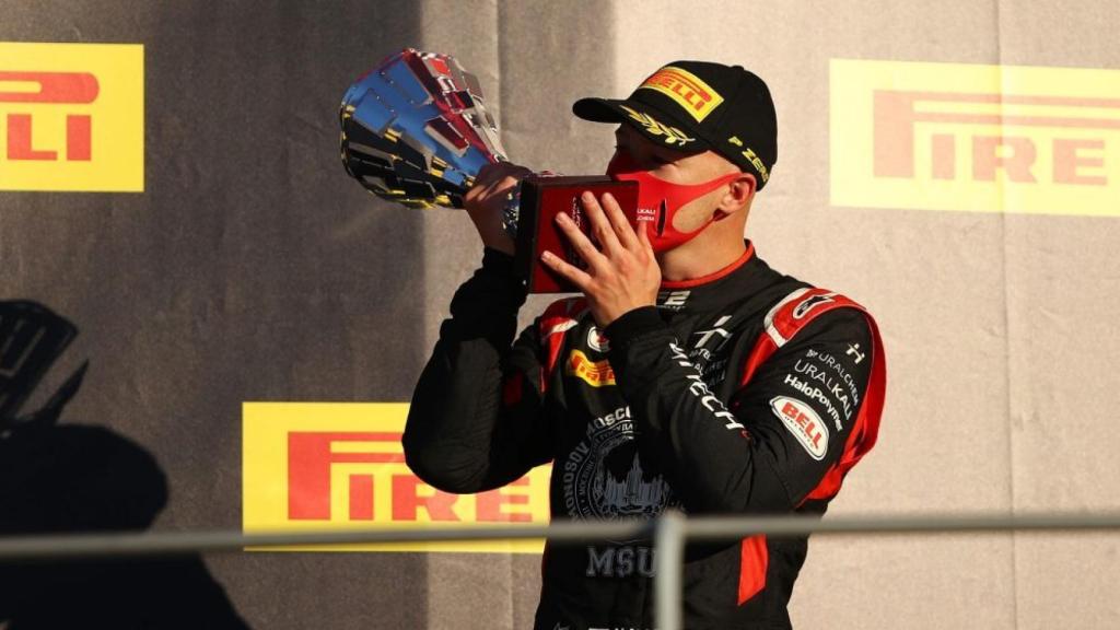 Nikita Mazepin celebra una de sus victorias en Fórmula 2