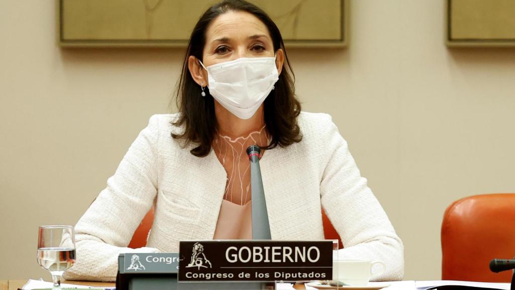 La ministra de Industria, Comercio y Turismo, Reyes Maroto, en la Comisión de Industria del Congreso.