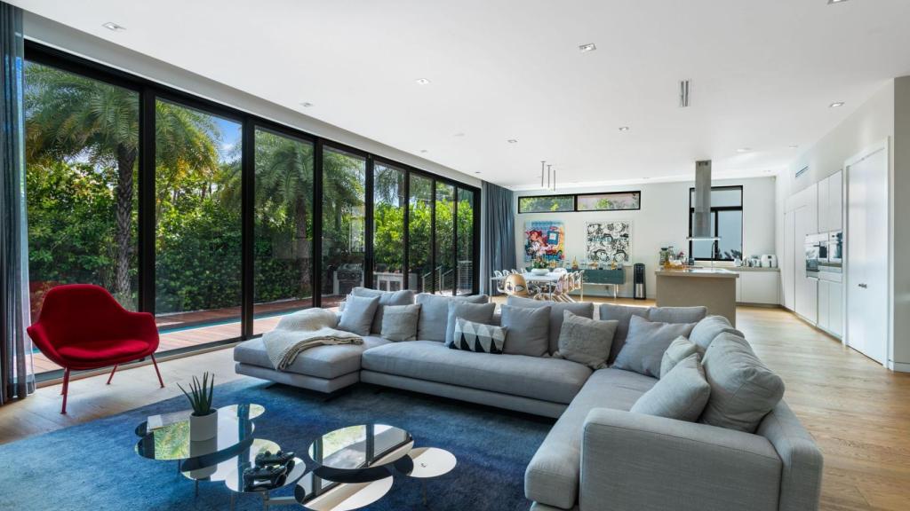 La casa tiene un diseño de líneas sencillas basadas en la filosofía zen.