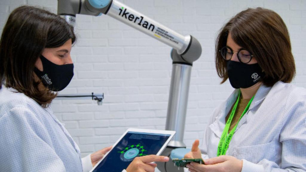 Dos investigadoras del Centro Tecnológico Vasco Ikerlan.