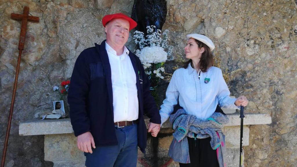 Carlos Javier de Borbón-Parma, pretendiente carlista; y su esposa Ana María, en Montejurra.