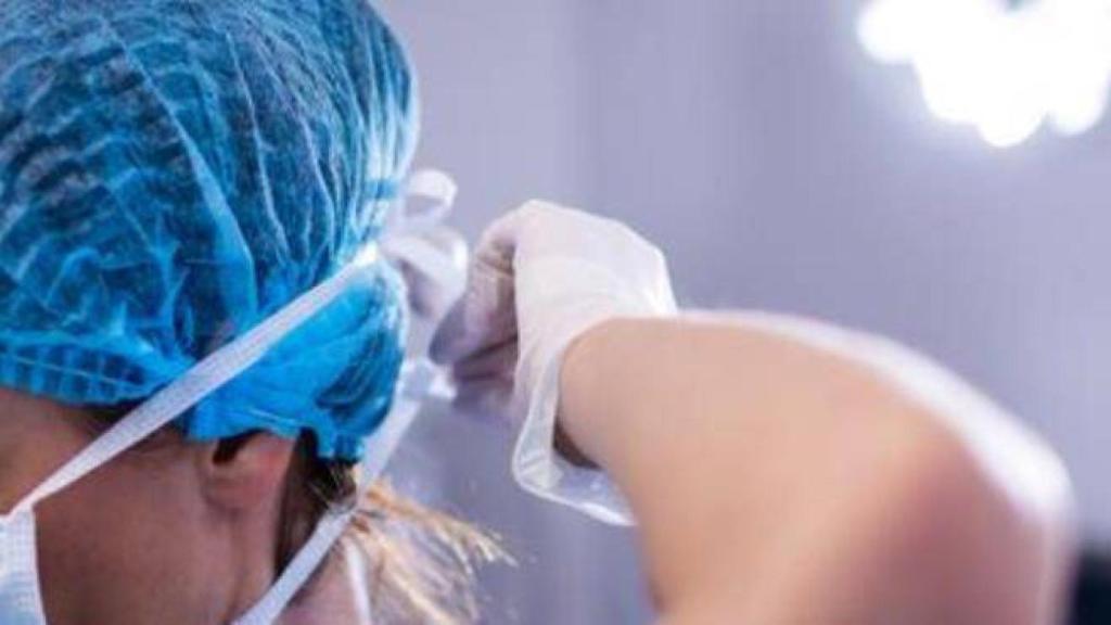 Imagen de archivo de una enfermera anónima