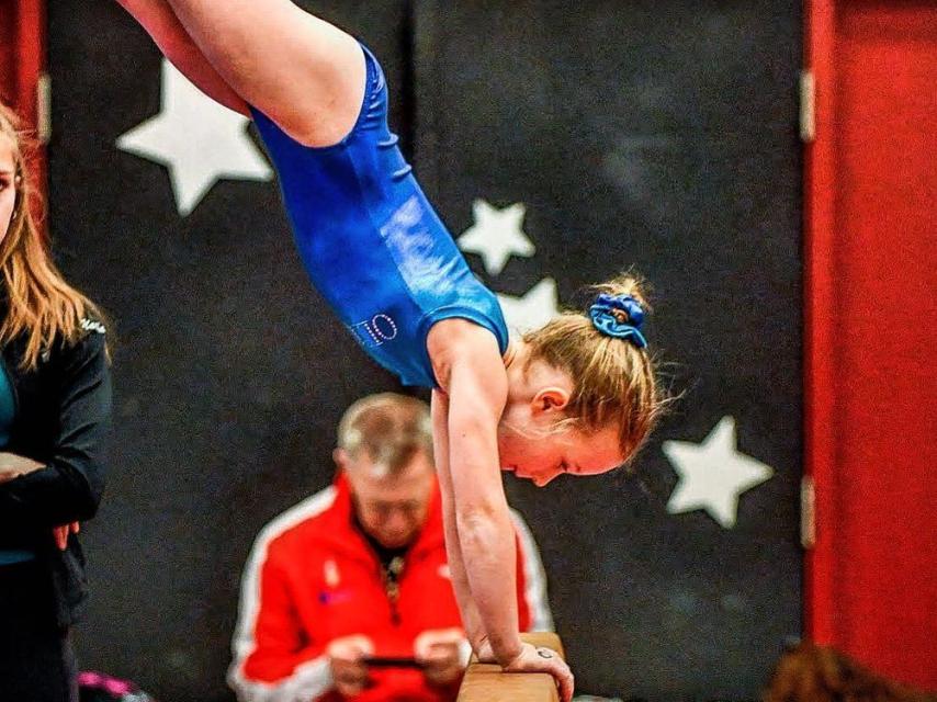 Rory van ulft en un ejercicio de gimnasia