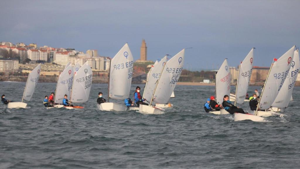 El Náutico se lleva la regata de la Semana Abanca por la bahía coruñesa