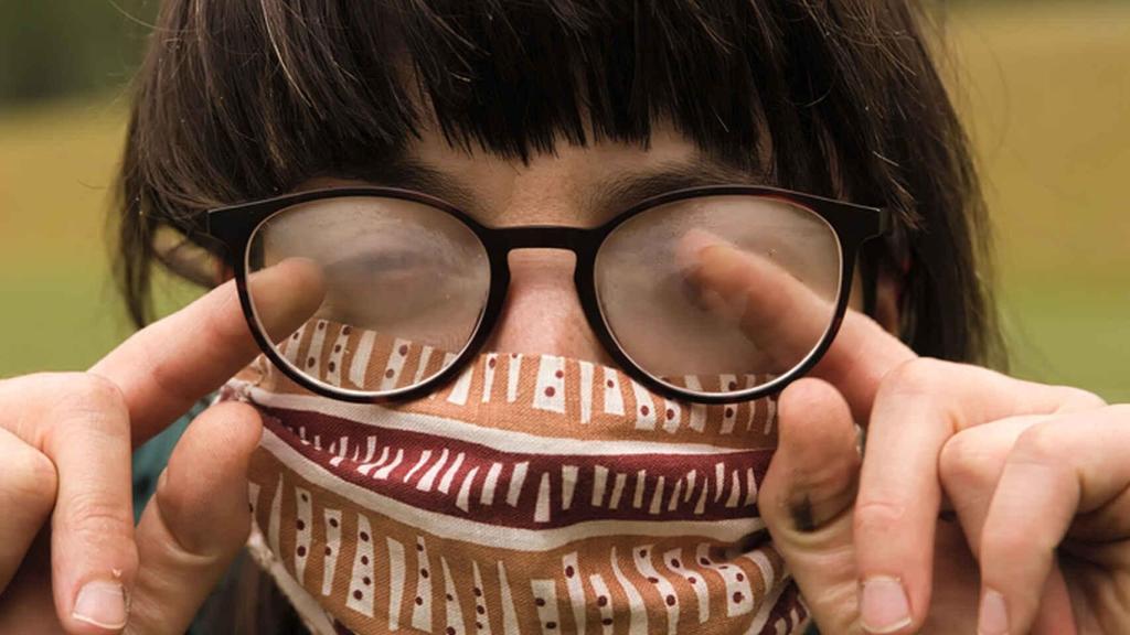 Es peligroso llevar las gafas empañadas por la mascarilla.