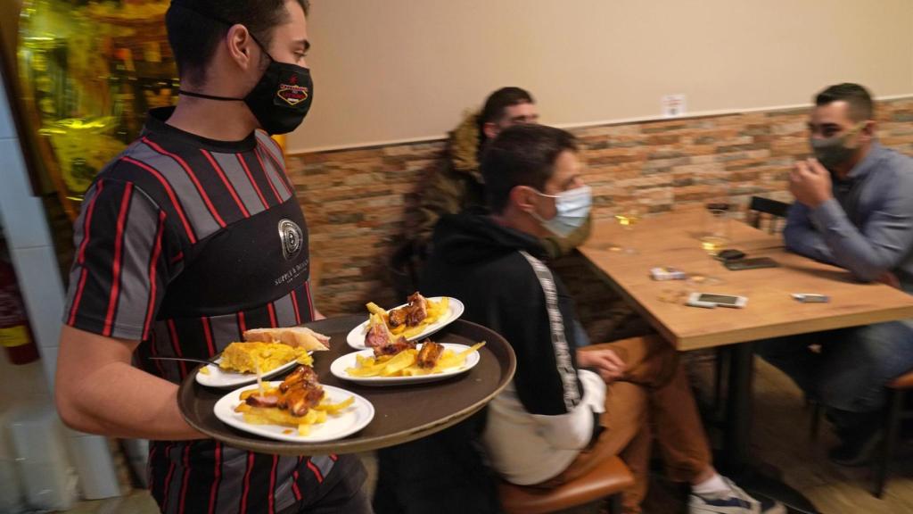 La Xunta vuelve a cerrar Santiago y otros once municipios