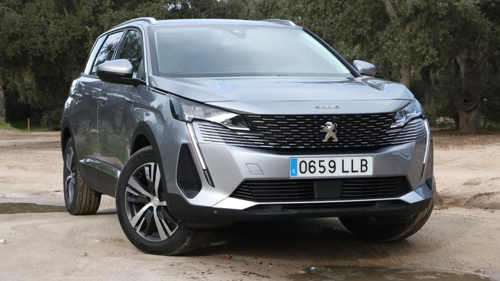 El frontal es uno de los elementos que más cambia en este Peugeot 5008.