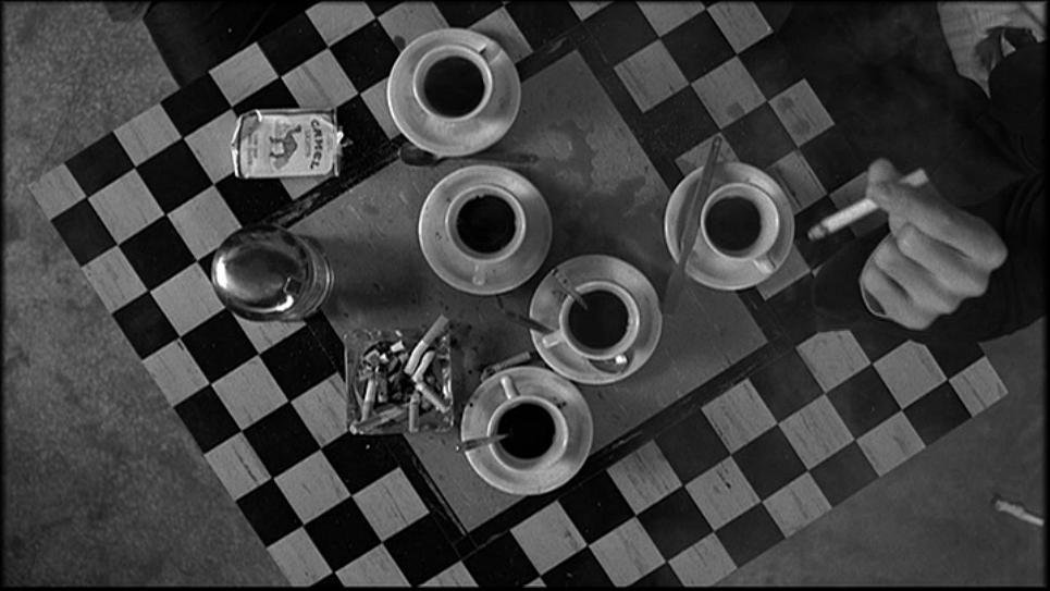 Imagen de Coffee & Cigarettes de Jim Jarmuschvia Wikimedia Commons