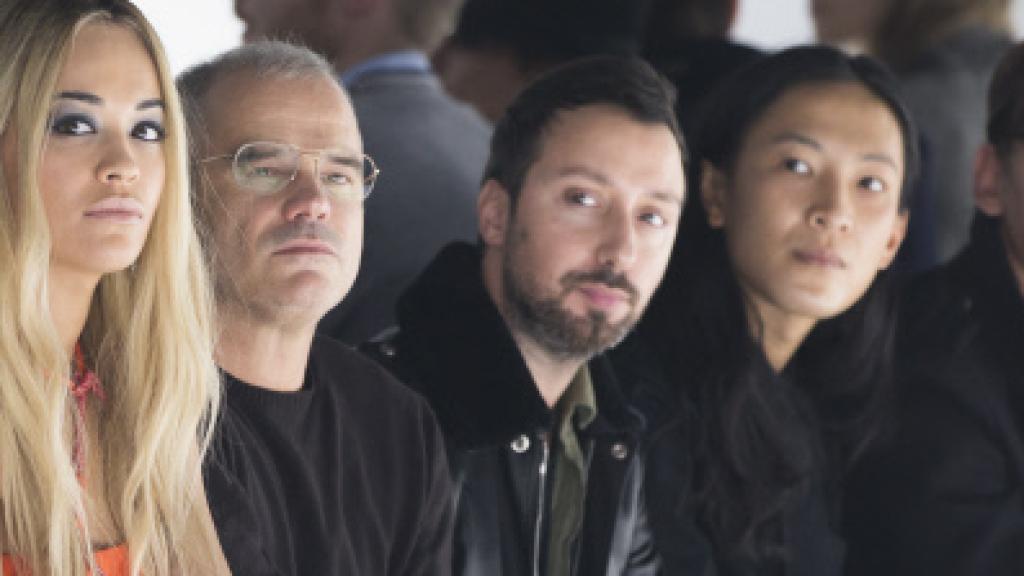 Anthony Vaccarello durante el desfile de  la firma (2016) en París.