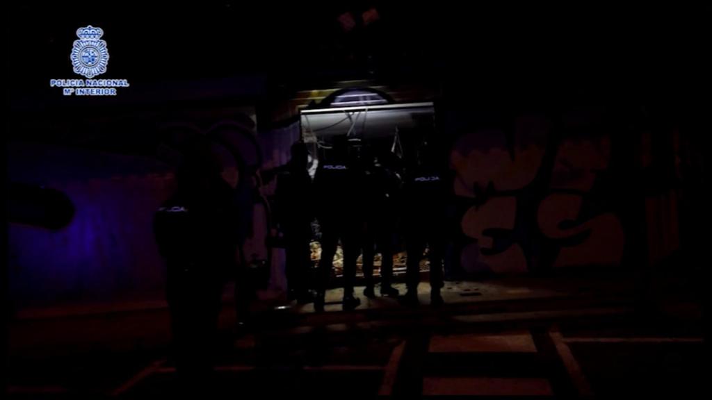 Interior de la nave en la que el detenido se había instalado como okupa.