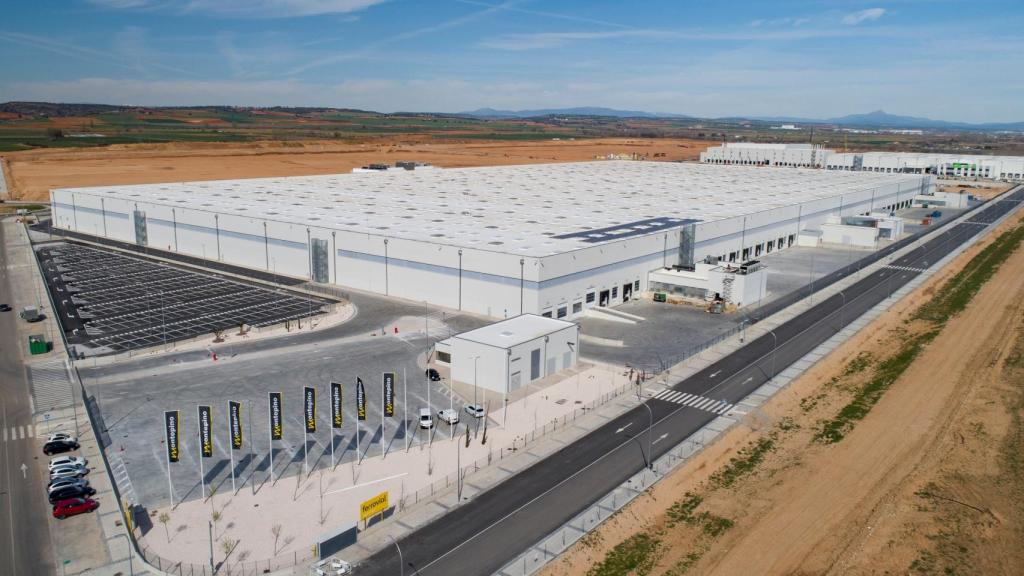 Imagen de una nave logística de Montepino.