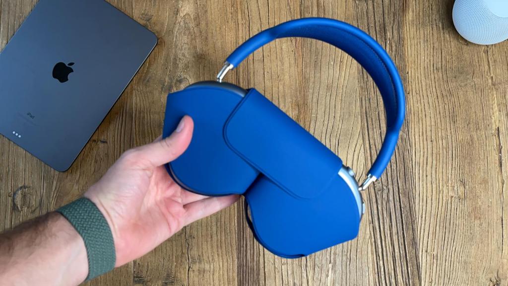 Los AirPods Max en la funda Smart Case.