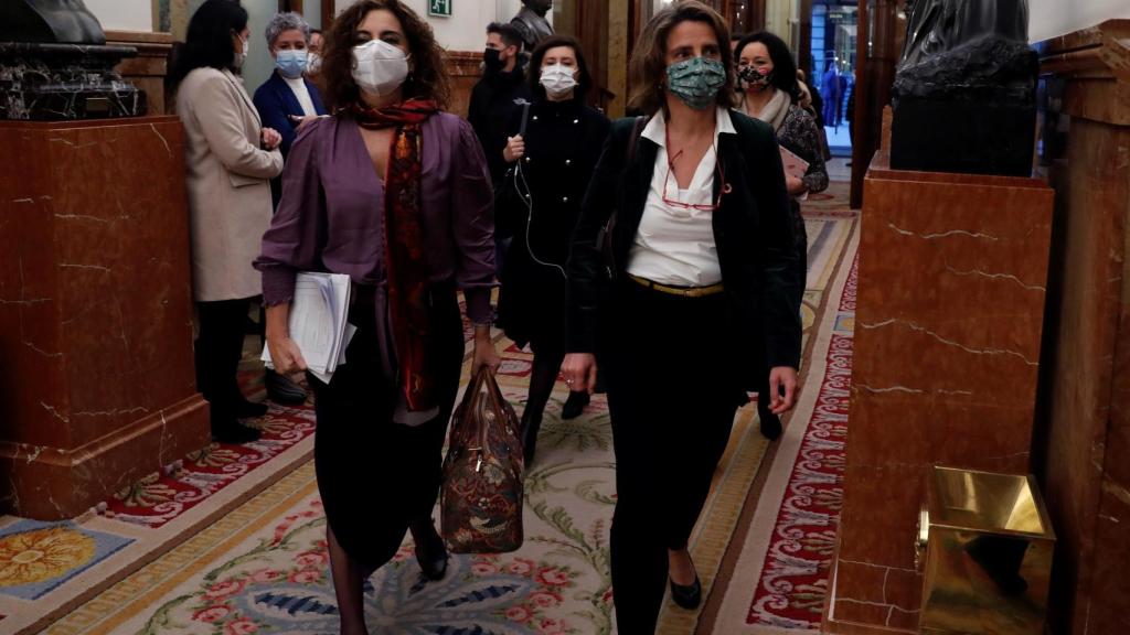 María Jesús Montero y Teresa Ribera.