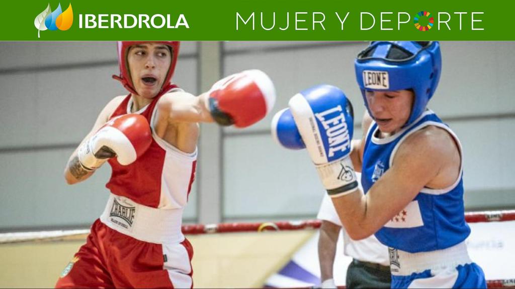 Dos boxeadoras, luchando