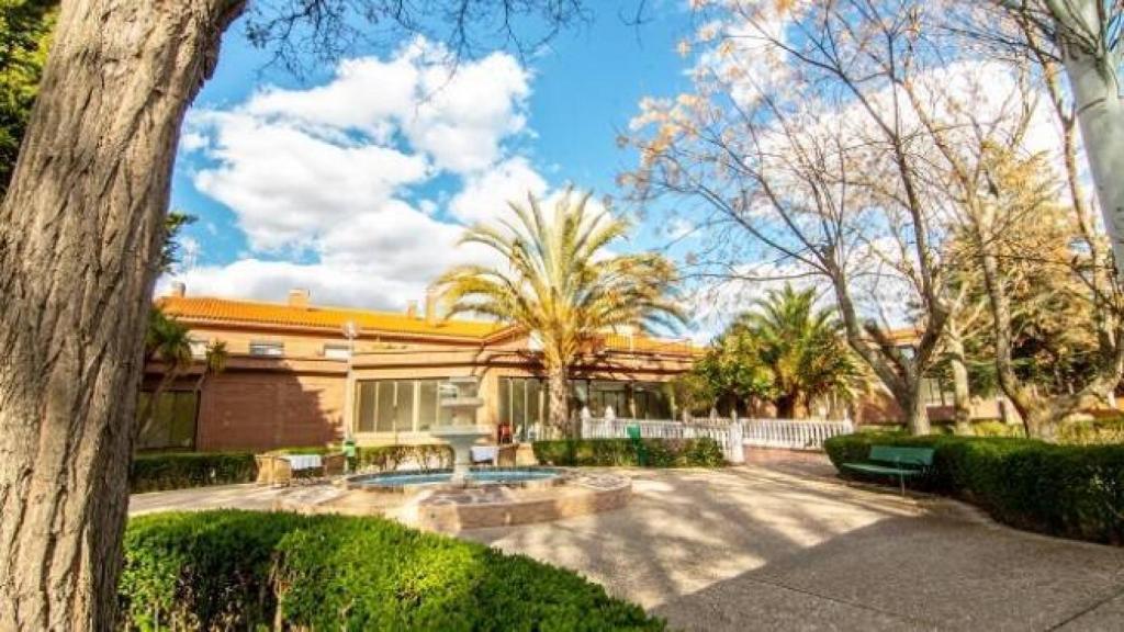 Jardines de la residencia Virgen Blanca de Burguillos