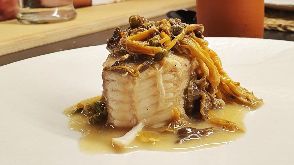 Raya en manteca y angulas de monte