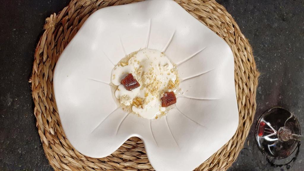 Helado de queso de Cebreiro, membrillo y nueces