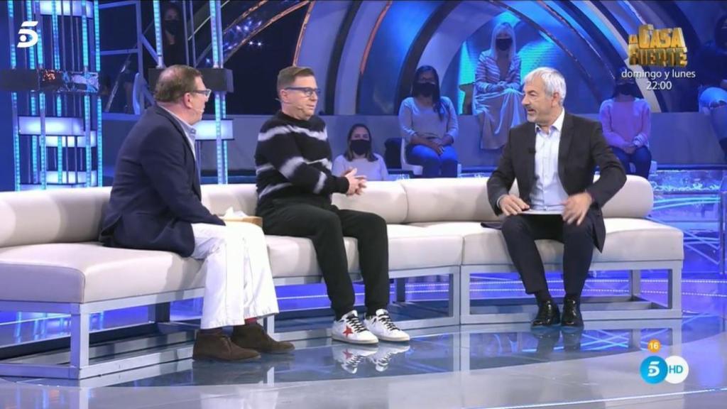 César y Jorge charlando con Carlos Sobera en 'Volverte a ver'.