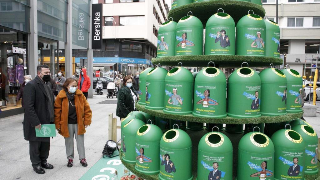 Campaña de Ecovidrio y el ayuntamiento coruñés para promover el reciclaje en Navidad.