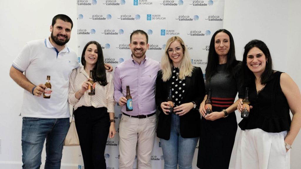 De izq a derecha: Emilio Froján (Dirección de Programas e Innovación; Lucía González (Dirección de Marketing); Ángel Fraga (Dirección General); Laura Romero (Responsable de Finanzas); Sonia Pazos (Gestión de alianzas y partners); y Leticia Río (Dirección de Comunicación)