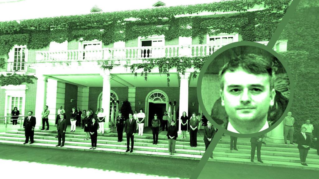 Iván Redondo sobre  una imagen de altos cargos del Gobierno español en Moncloa.