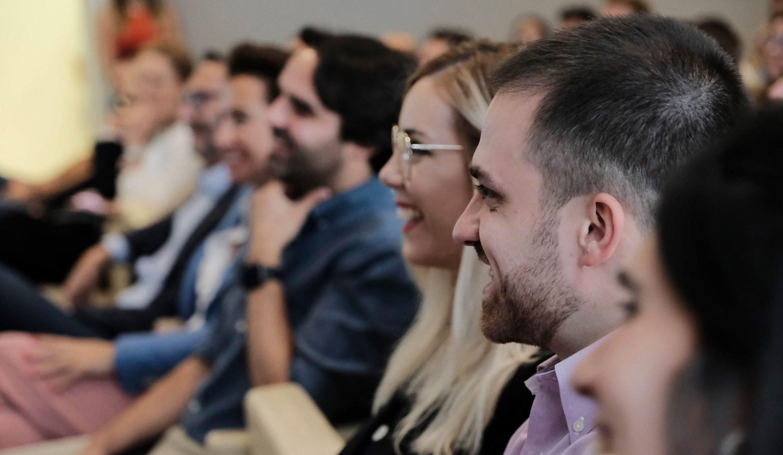 Ponentes y público durante uno de los eventos en Santiago