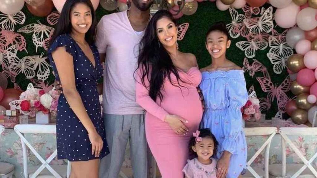 Kobe y Vanessa Bryant junto a sus hijas Natalia Diamante, Gianna Maria y Bianka Bella.