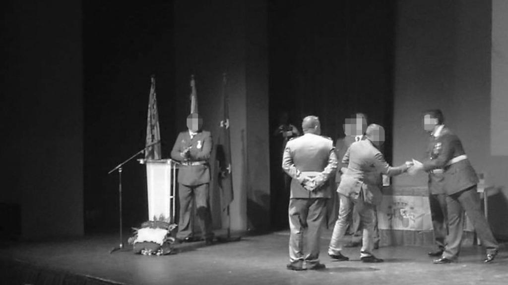 Acto de la Guardia Civil en el que se otorgó un galardón al abogado ruso.