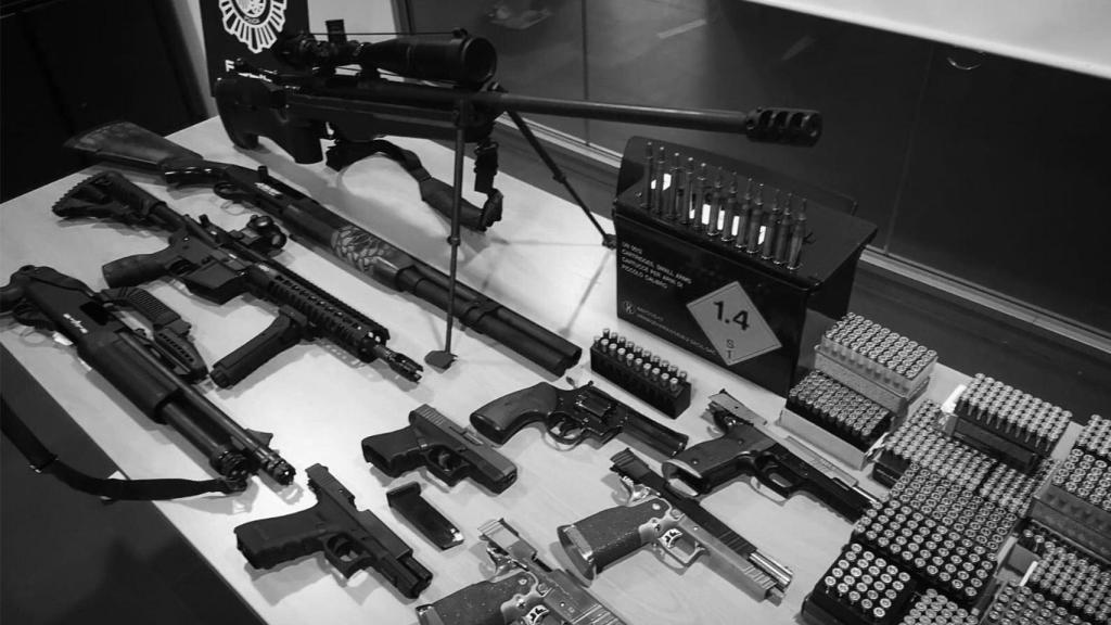 Algunas de las armas incautadas en los registros.