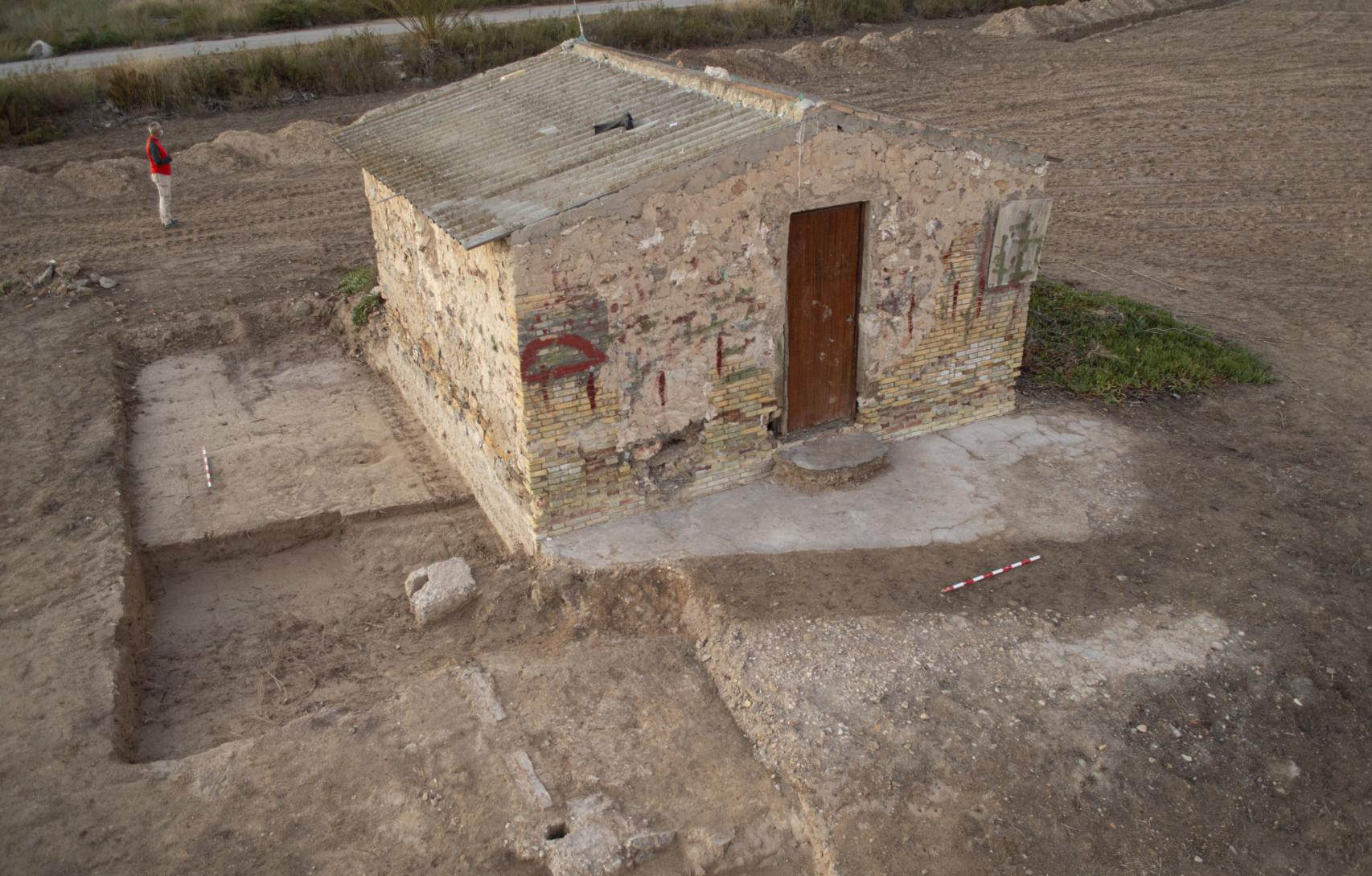 Excavación del barracón junto a la caseta del horno.