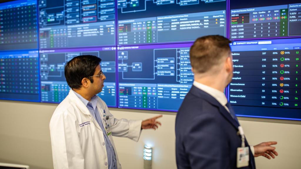 Imagen de recurso de un centro de mando TIC en un entorno sanitario.