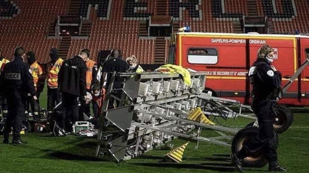 Imagen del estadio Stade du Moustoir del Lorient tras la caída del foco