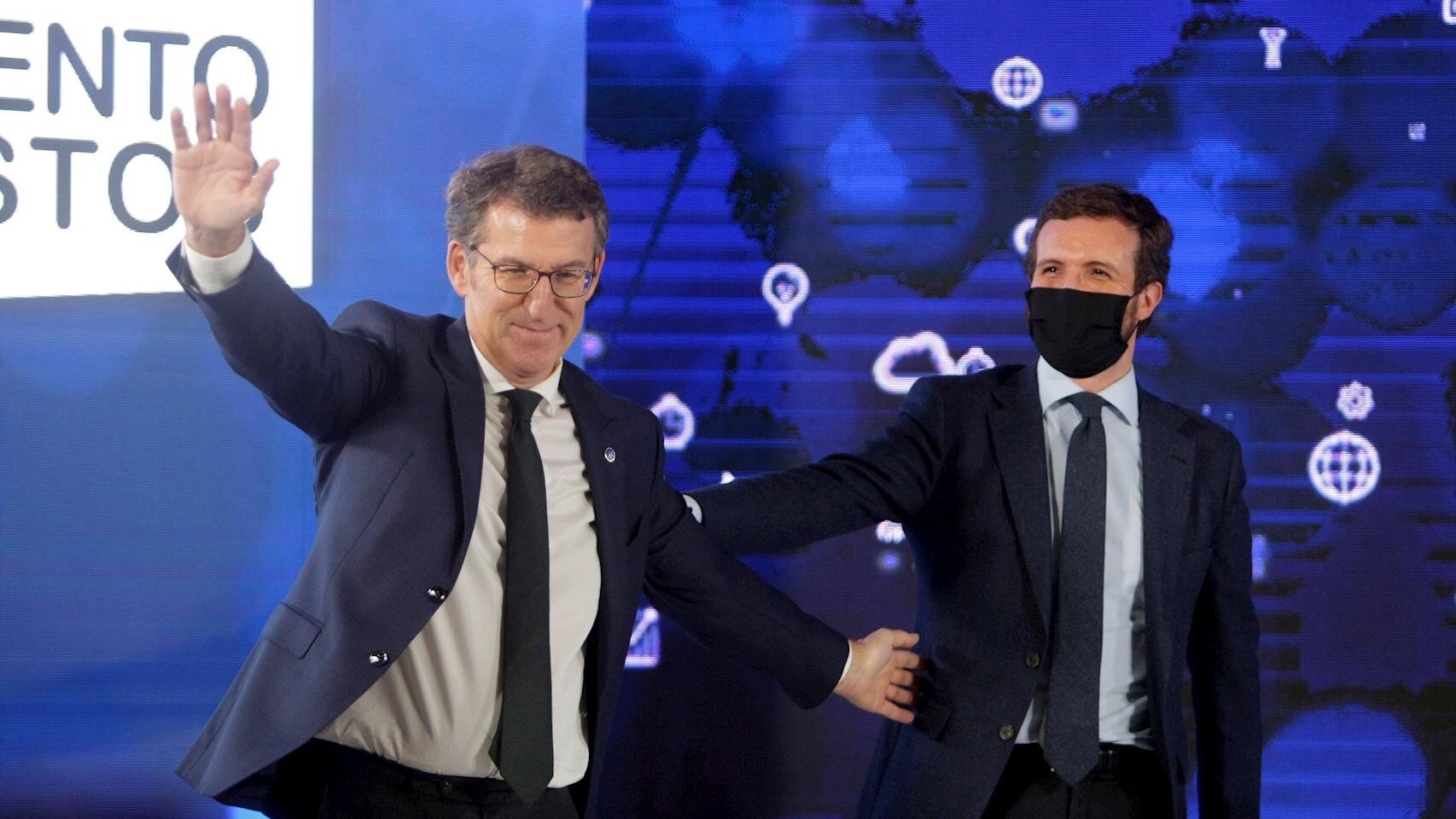 Alberto Núlez Feijóo y el todavía presidente nacional del PP, Pablo Casado