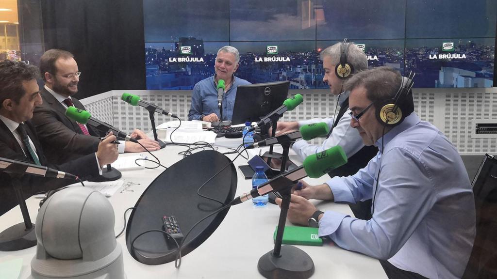 Los directivos de Accenture y Navantia en los estudios de Onda Cero.