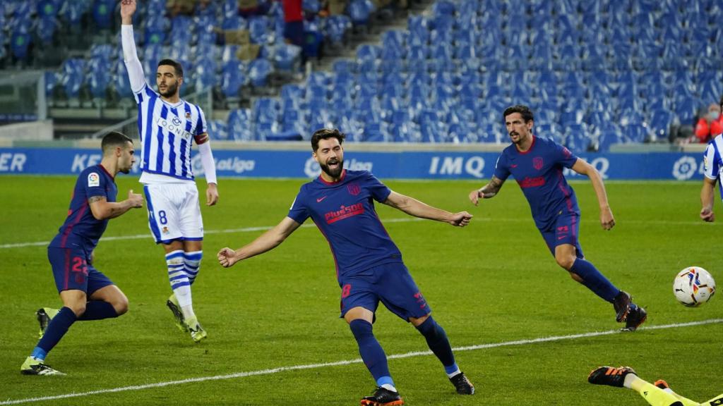 Mario Hermoso celebra su gol en el Real Sociedad - Atlético de Madrid de La Liga