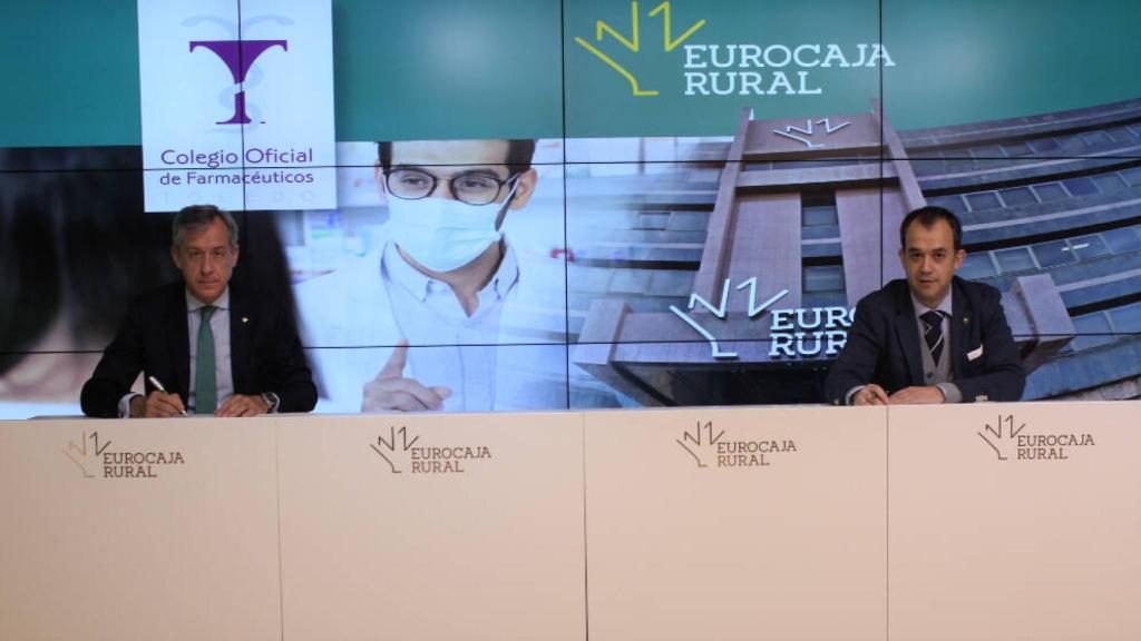 Javier López (izquierda) y Francisco Javier Jimeno (derecha) durante la firma del convenio