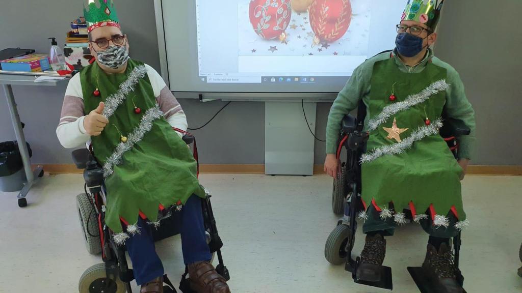 Inditex dona más de 100 disfraces para alegrar la Navidad a los usuarios de Aspace Coruña