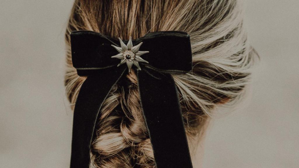 Los lazos, horquillas  y otros accesorios destacarán en tu melena estas Navidades.