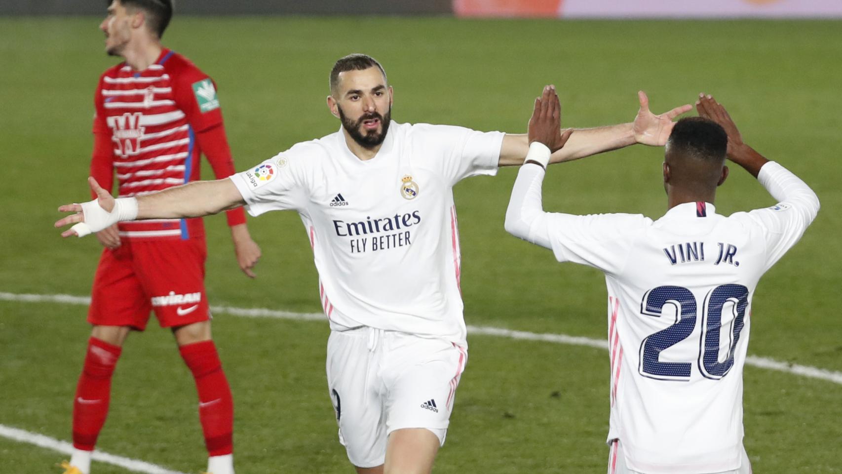 Benzema celebra su gol al Granada